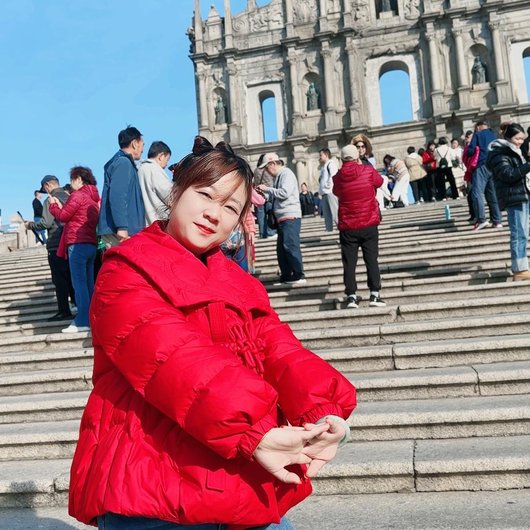 彩霞女儿