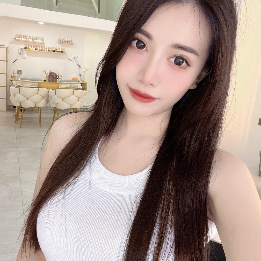 nicole化妆师咯