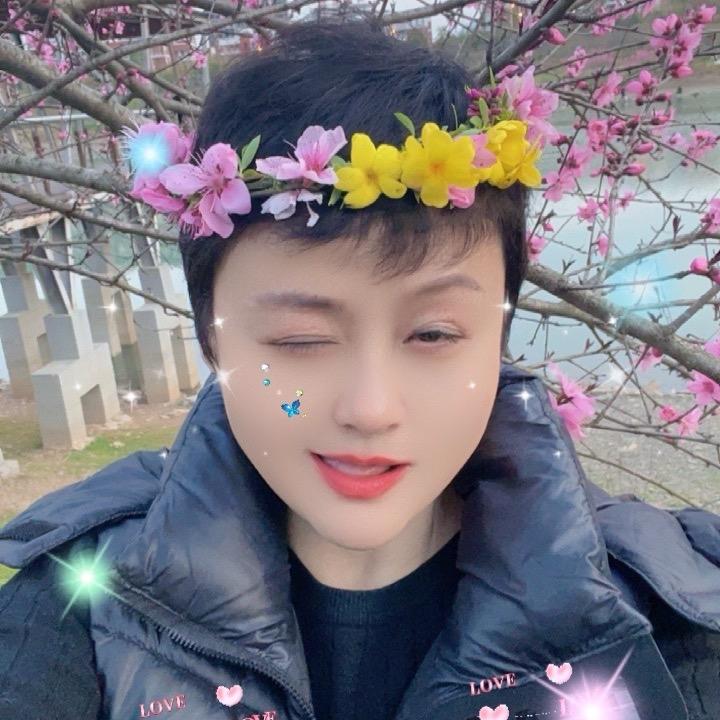 把酒听故事的姐