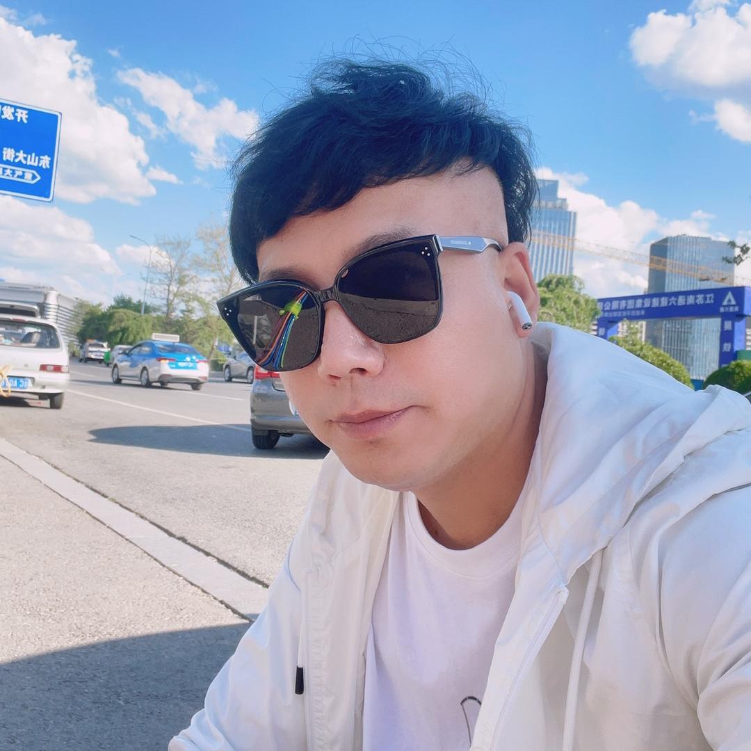 A. 🙏迪哥