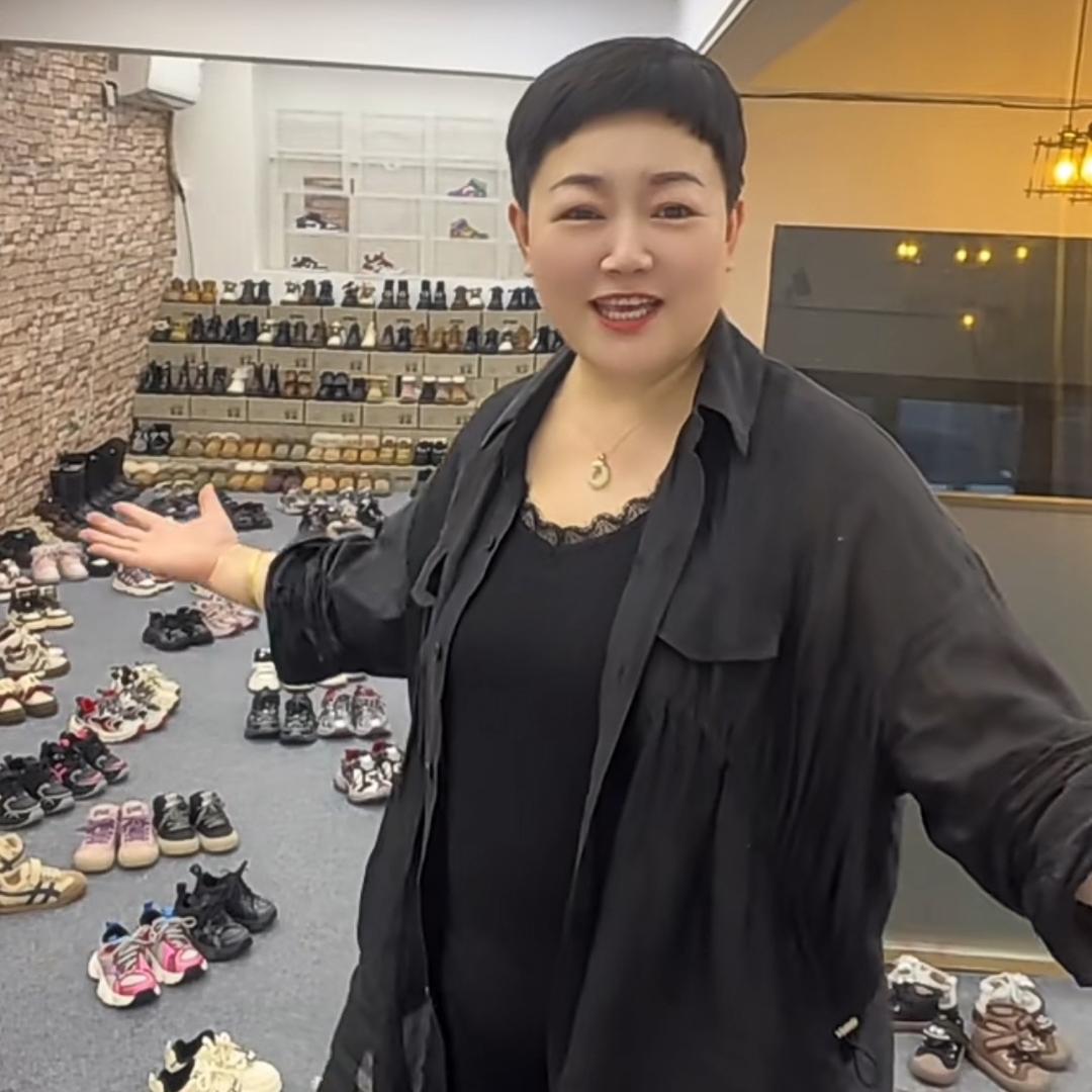 百万姐童鞋工厂批发