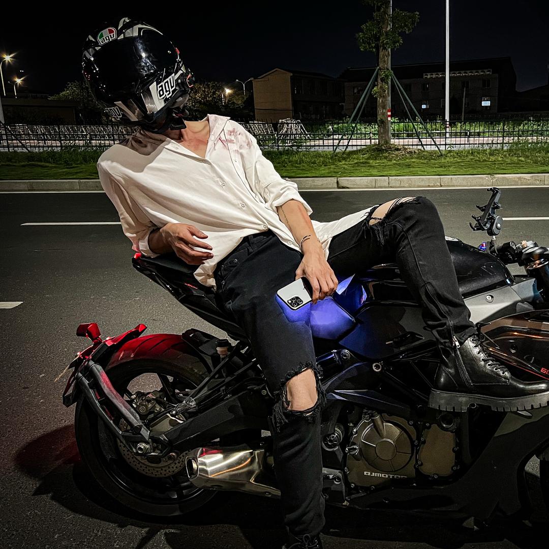 Moujj🏍️