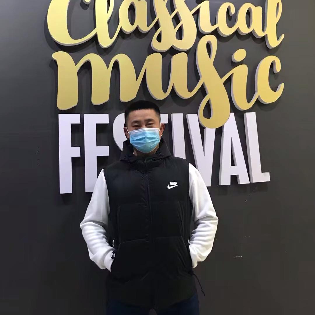 一手降魔杵  一手行道剑