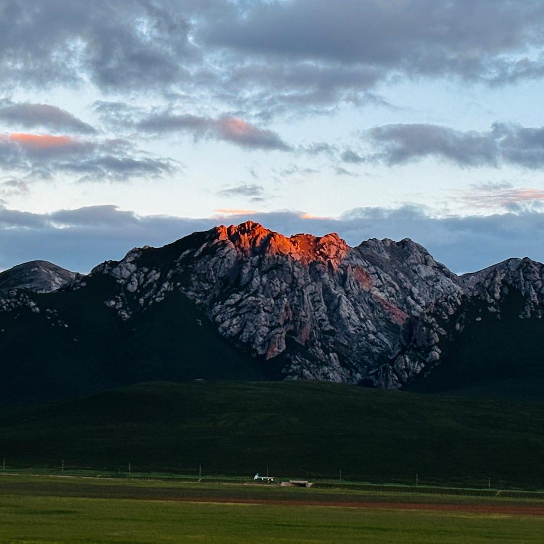 果洛卓萨牧境雪山牧场民宿