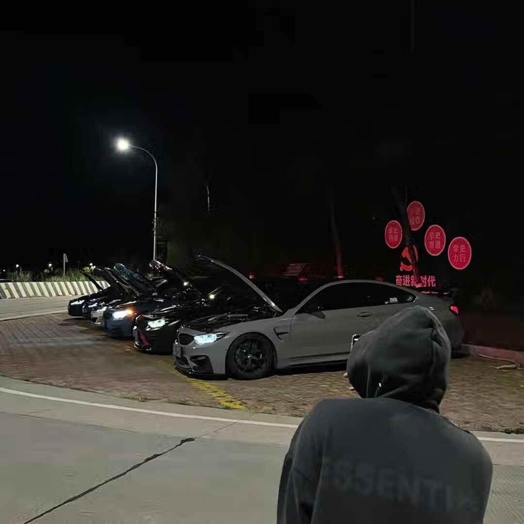 第二只羽毛。