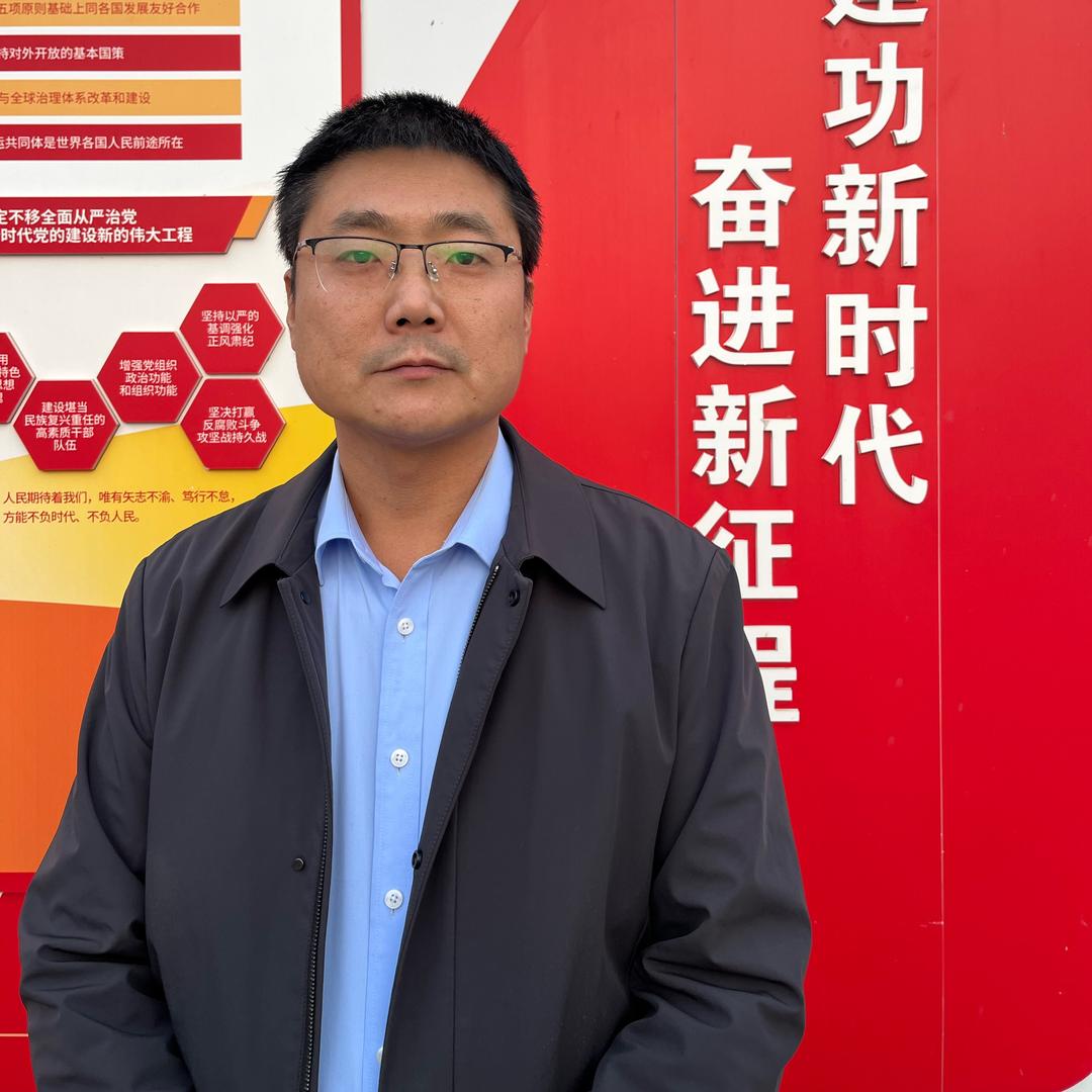 大美东石楼何书记