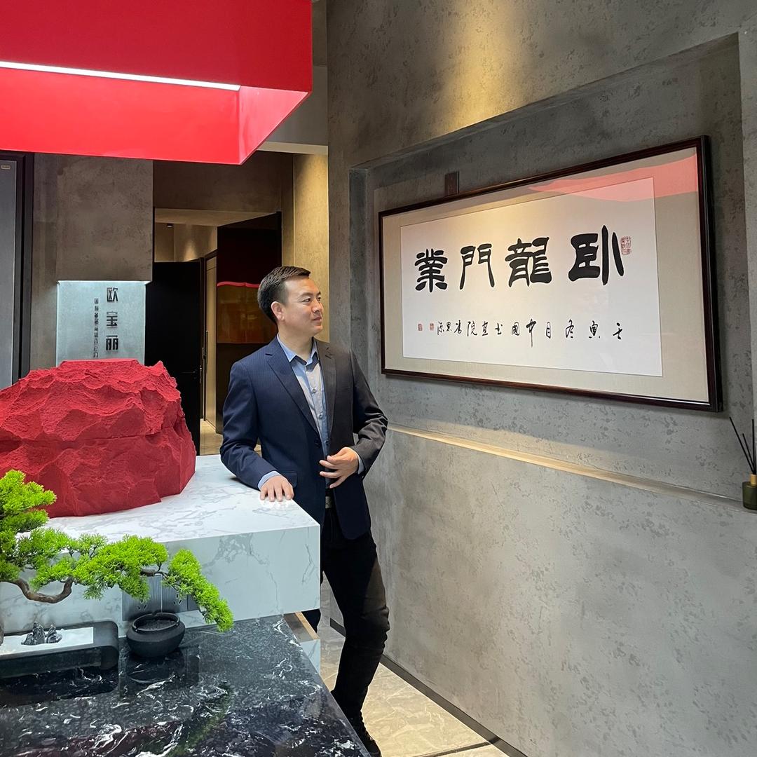 沈阳卧龙门业  鹏哥