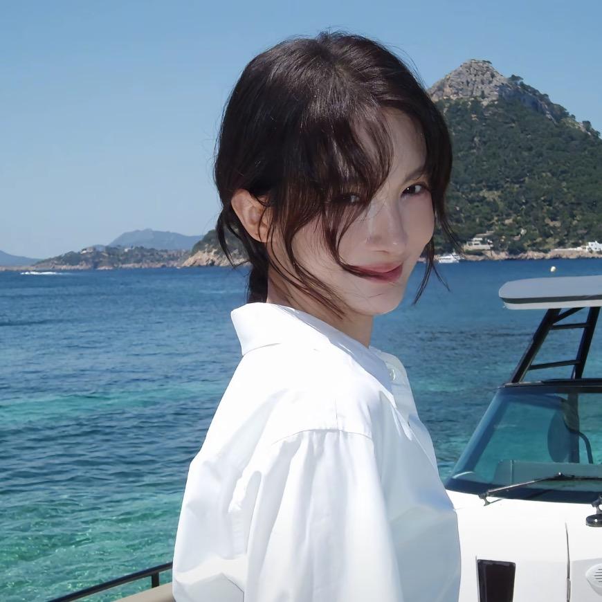 小栀.