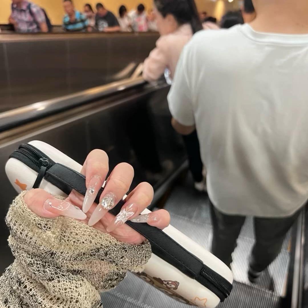 露露明天做美甲