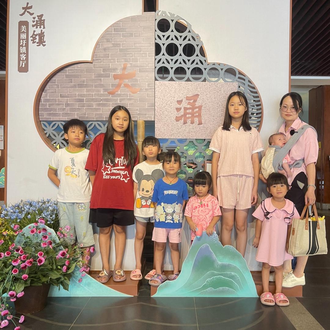 家有八个娃的寿萍