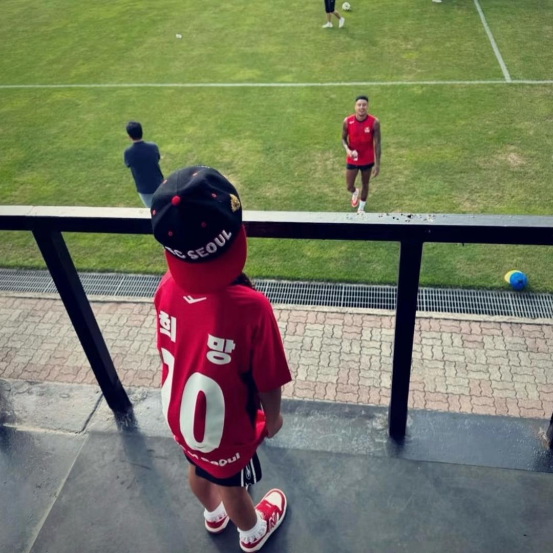 𝑨𝒖𝒕𝒊𝒔𝒎.