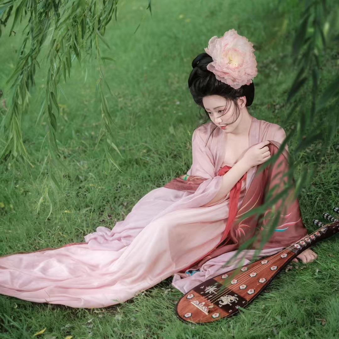 拍汉服的简胖胖