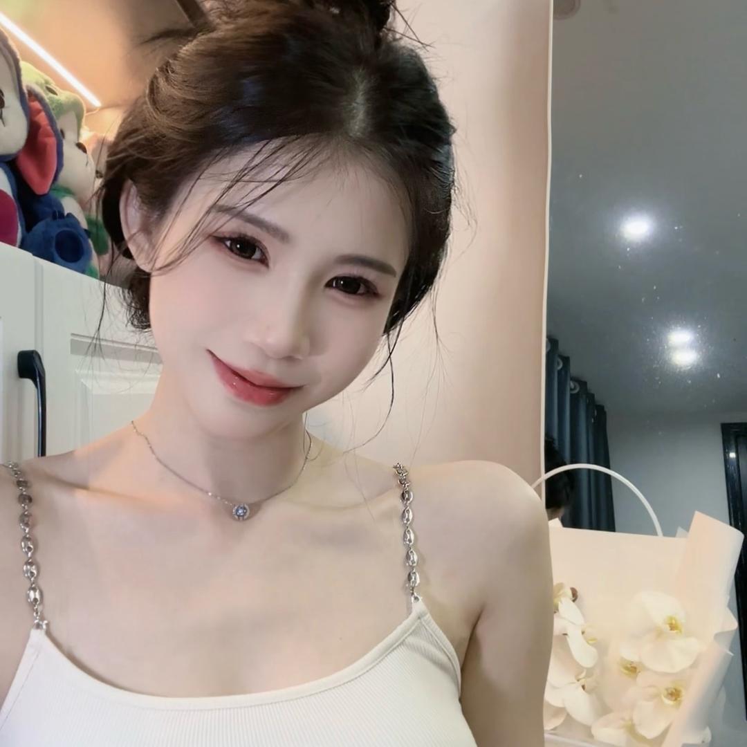 栩栩ye