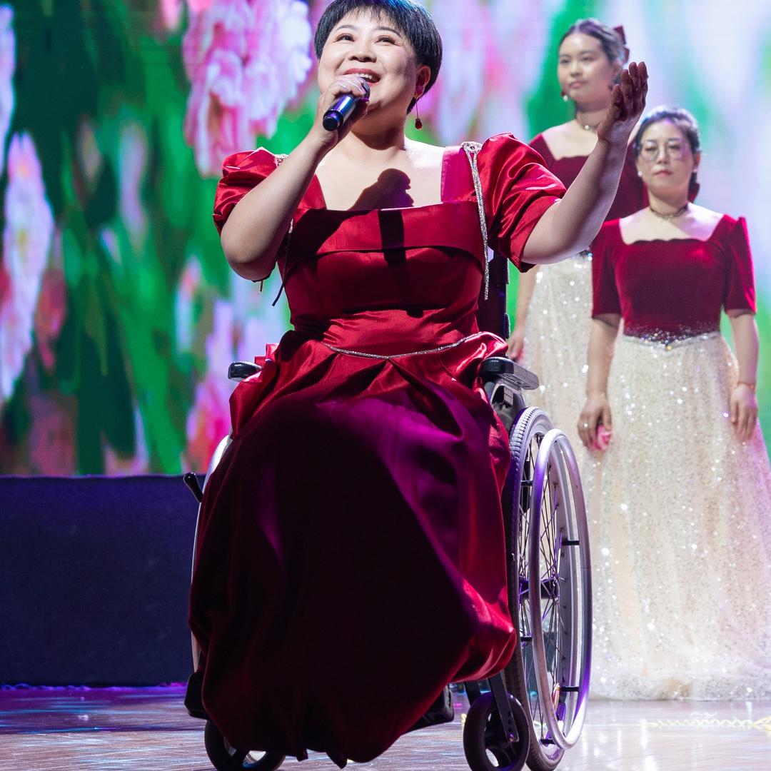 轮子姐姐（每晚6:30直播）@抖音