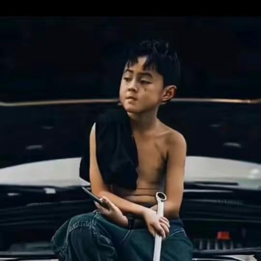 坐在坟头指挥鬼👻