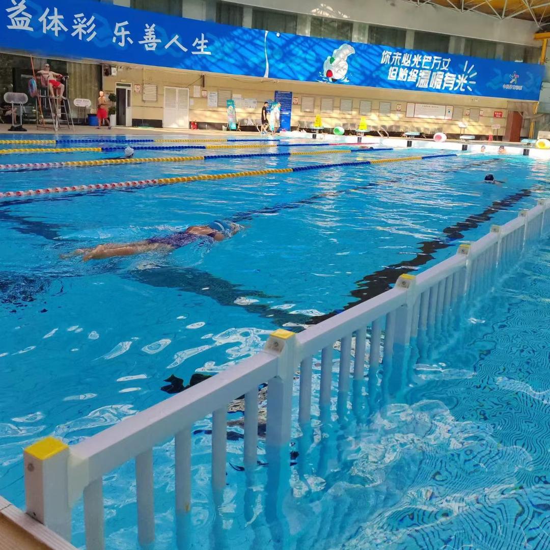 水晶游泳主管小志