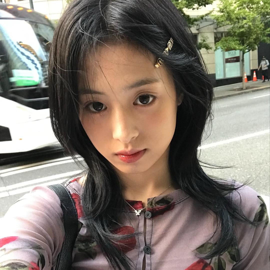 小猫跟蛇抢荔枝🦋🦋