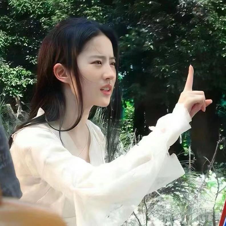 杨杨吃饱了