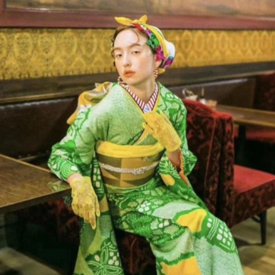 超会化妆的莹莹