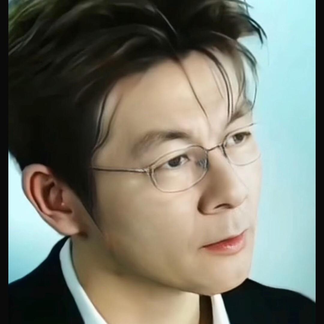 嫣然     一笑