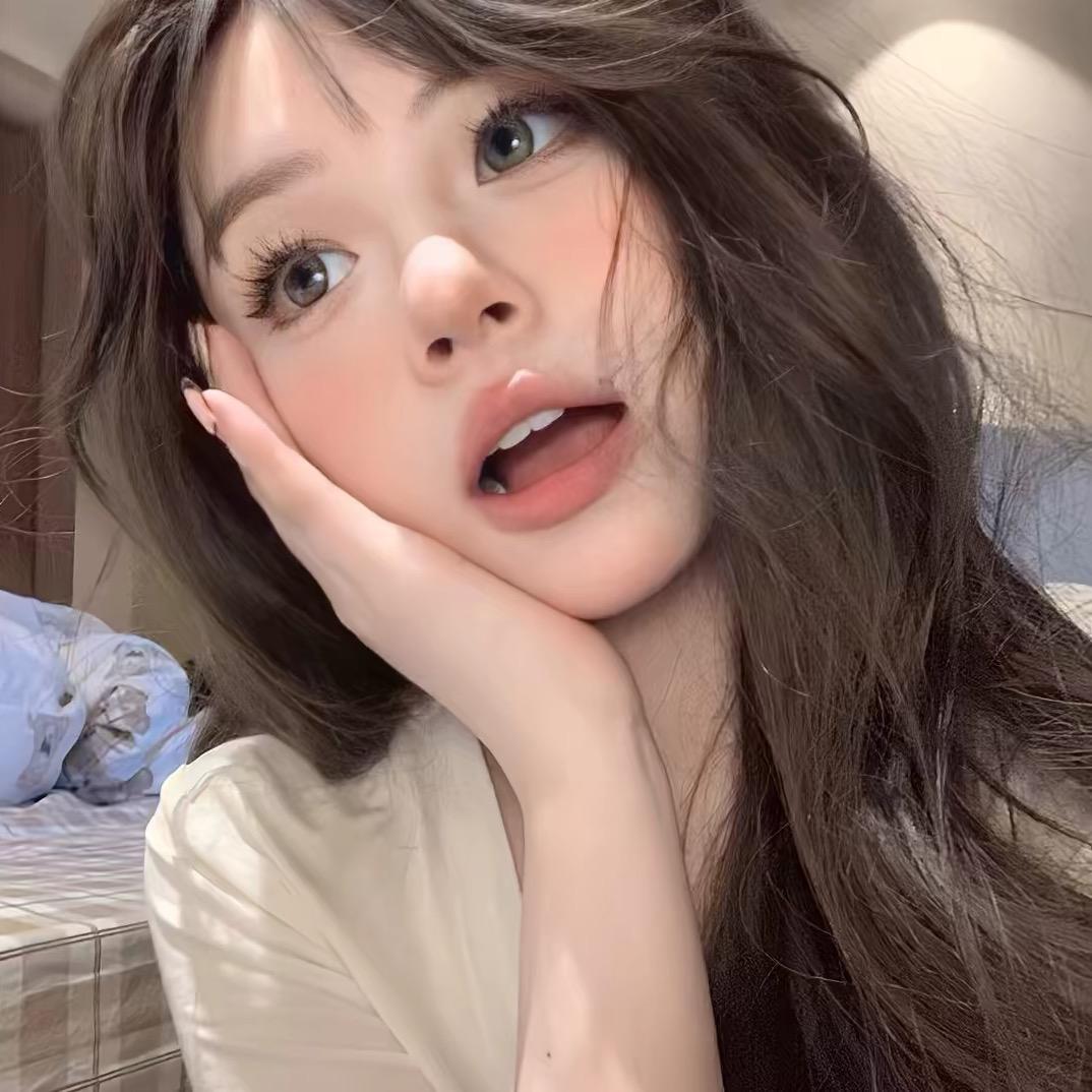 伊伊好烦不是美女