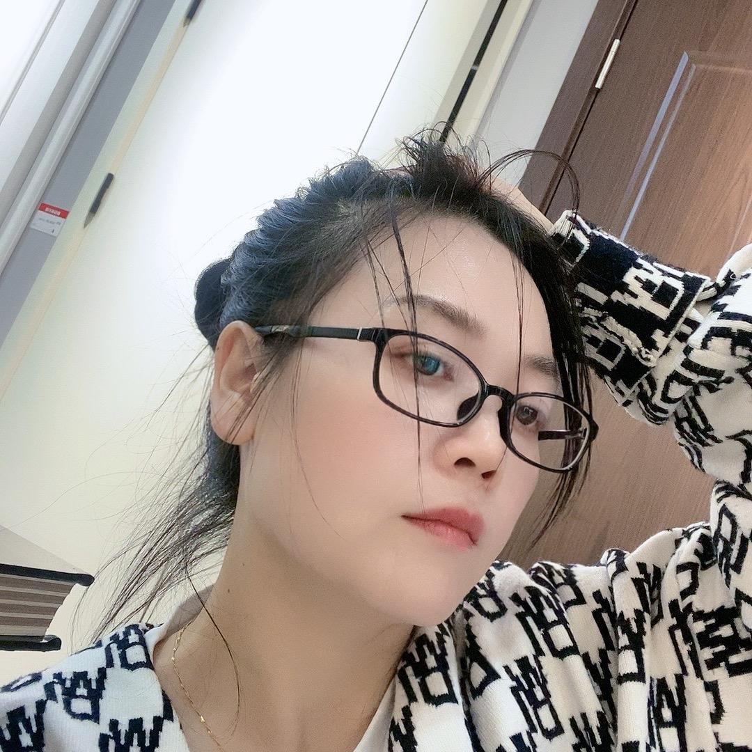 常熟市华阳建材,地板木门