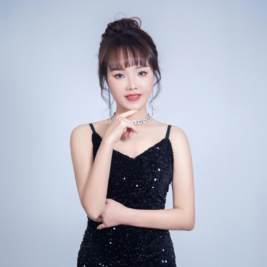 柳州眉形设计师-西西