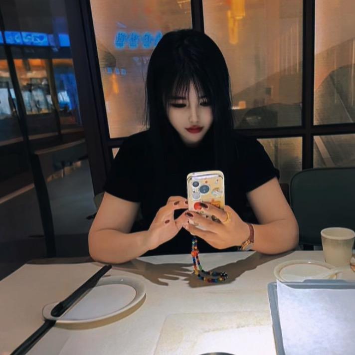 开火车的小姐姐