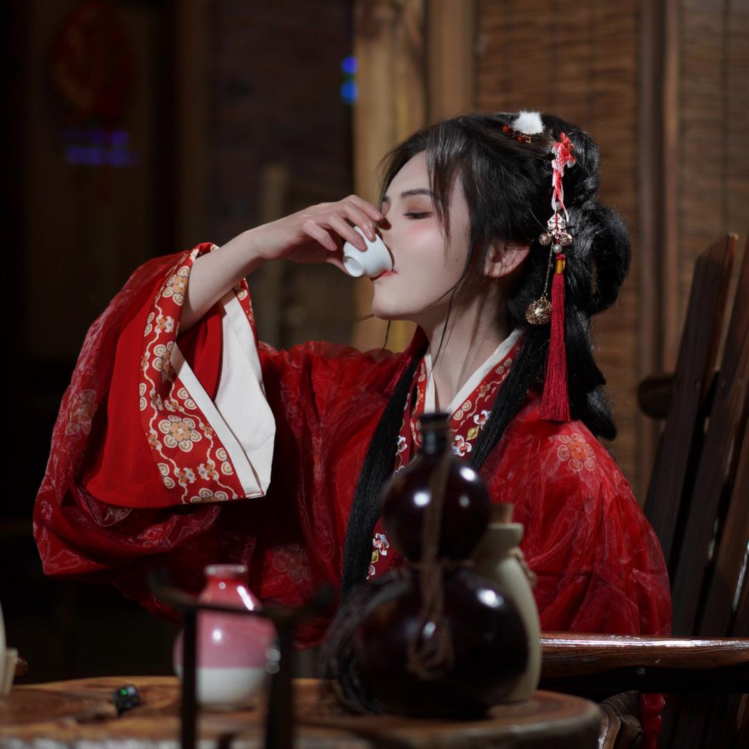 拂栏酒坊掌柜LuKe