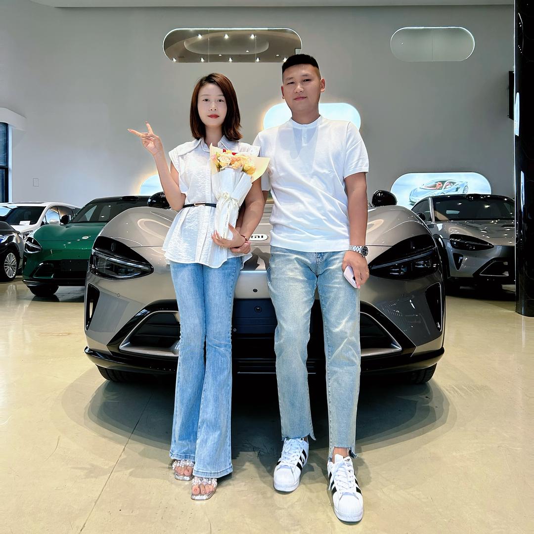 开小米YU7的迪哥