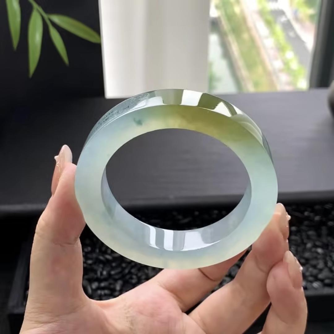 边境小帅在曼德勒做翡翠手镯