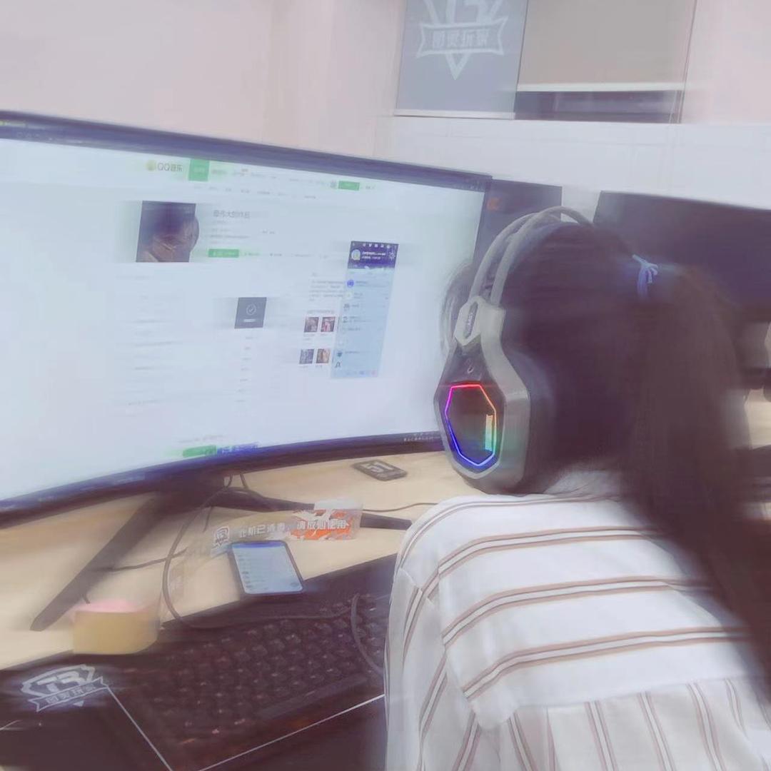 奶盖她妈👀