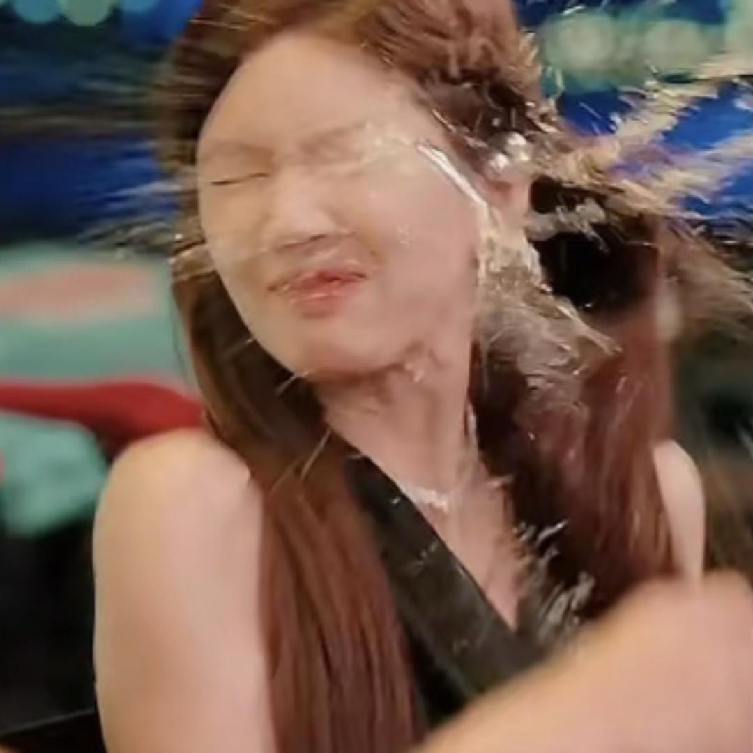 别影响我干饭😡