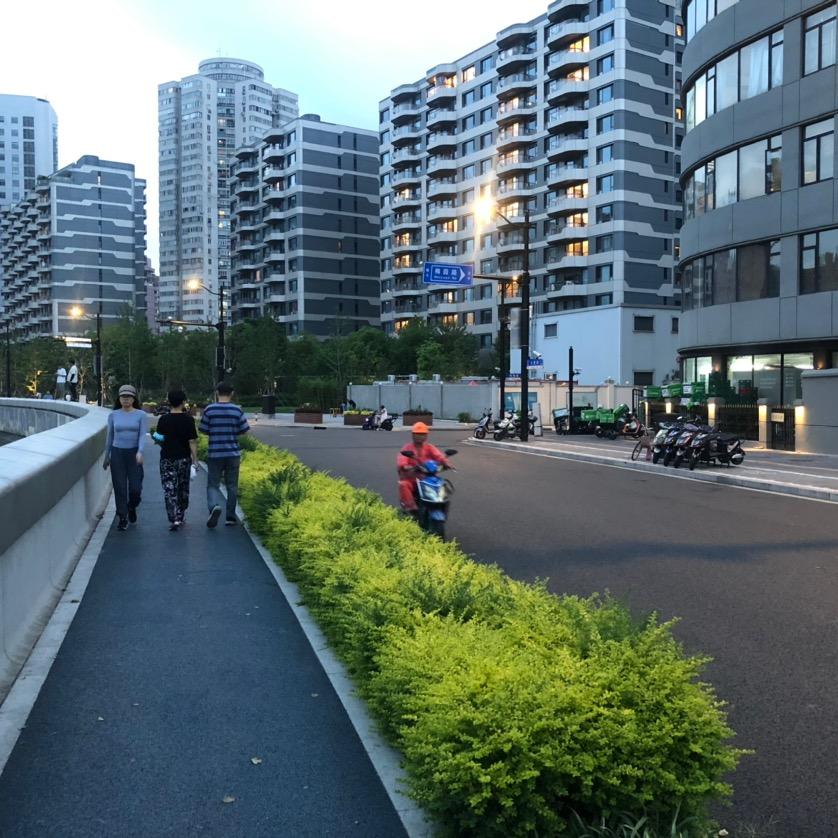 小巷口