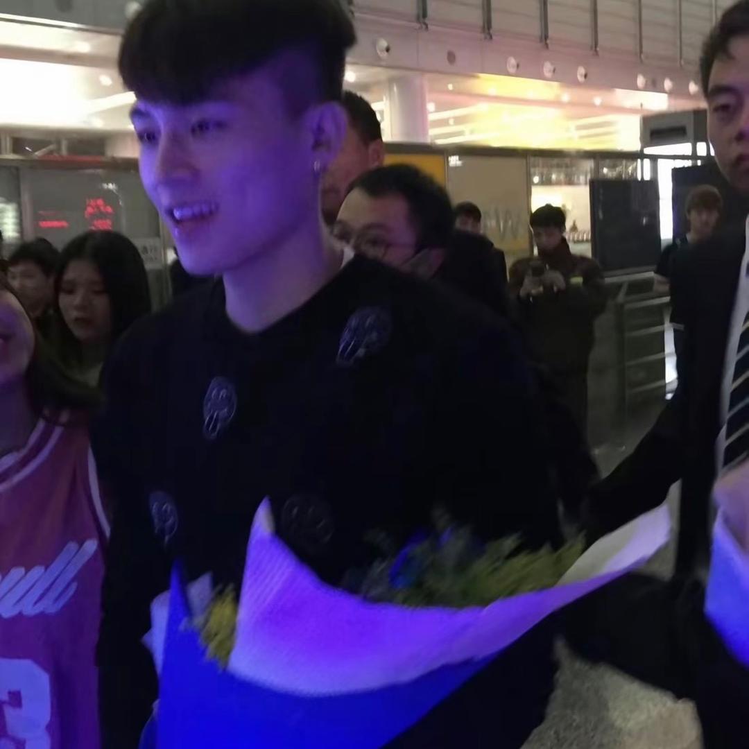 梁百萬.