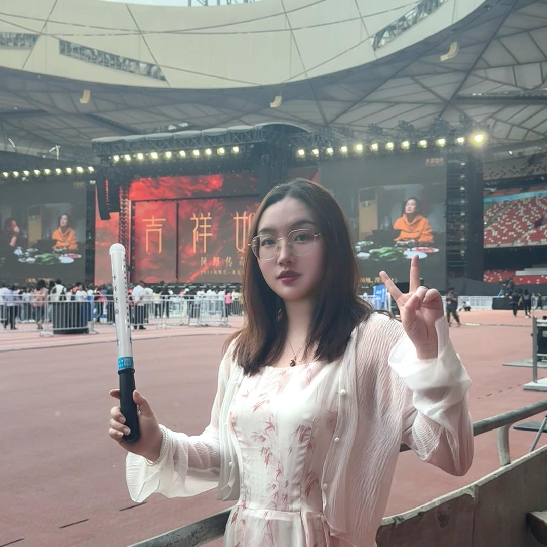 冷色系里一抹暖色