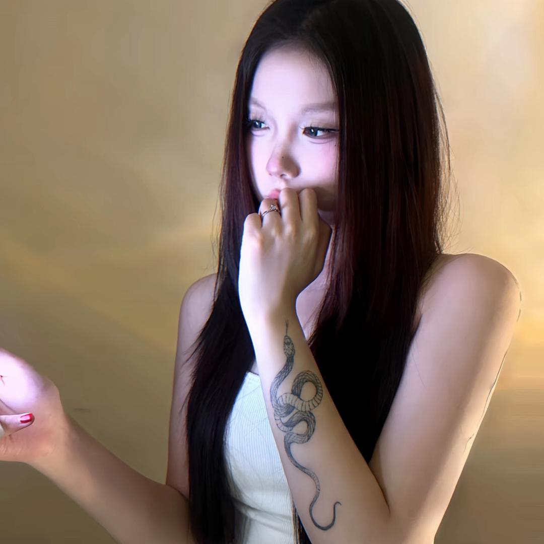 小 舒.
