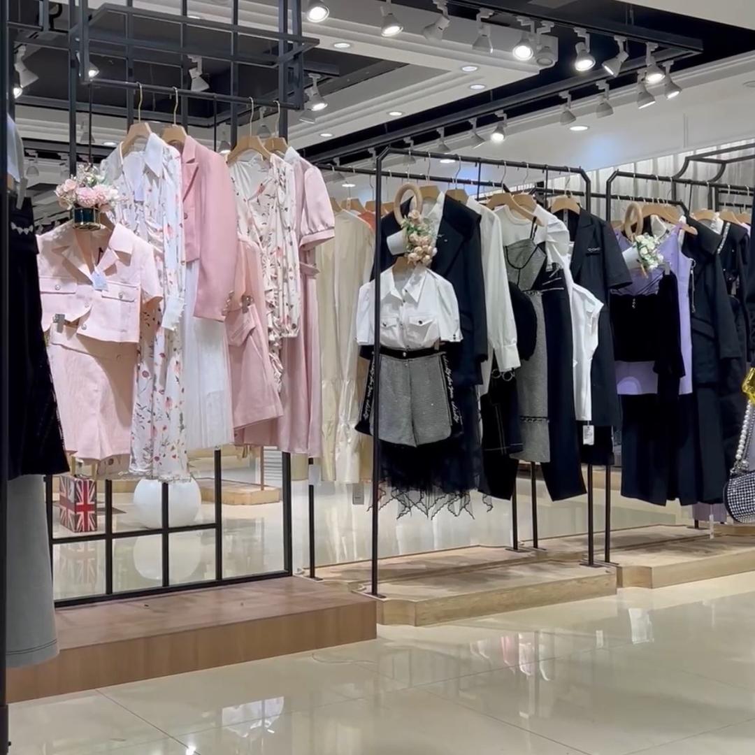 雪依大牌女装品牌店（29号ZR专场）
