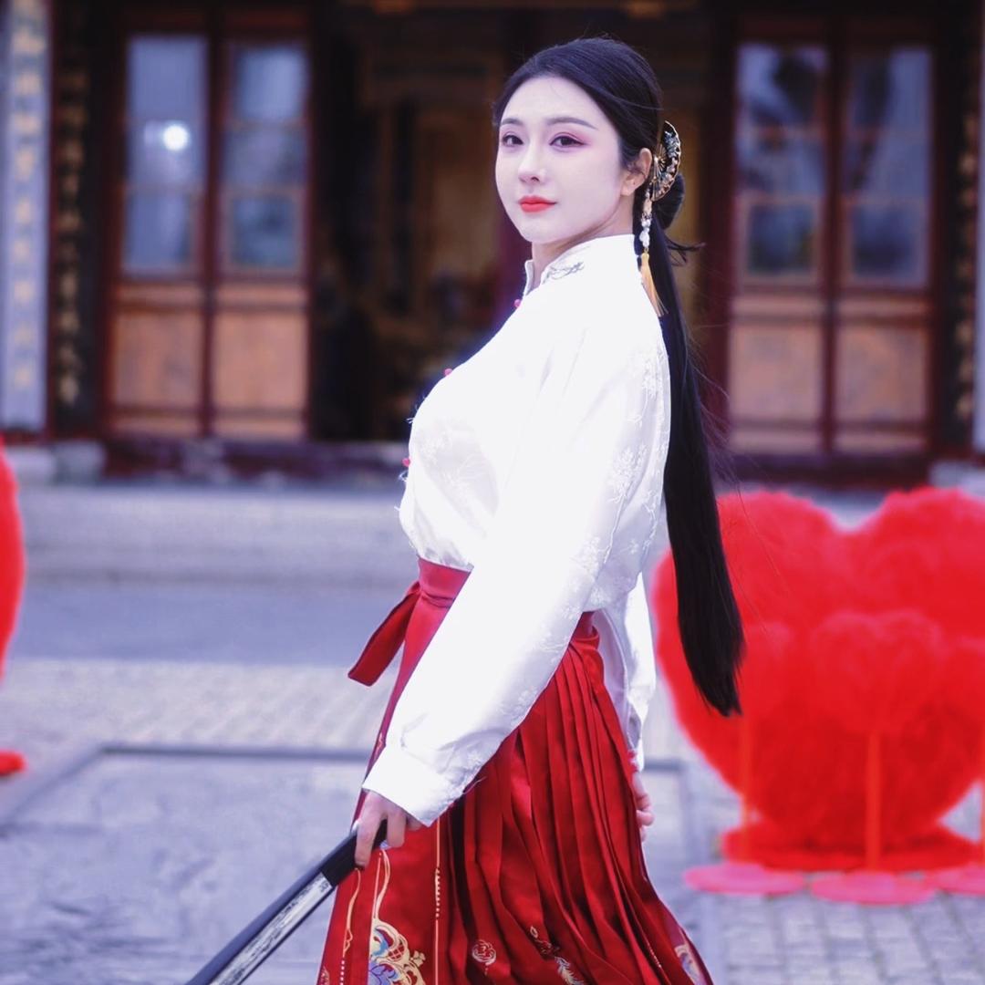 摆地摊的拳击手