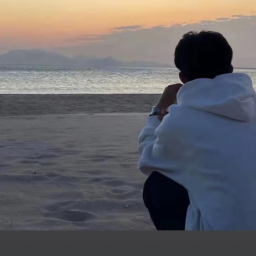 把星星藏在☁️里