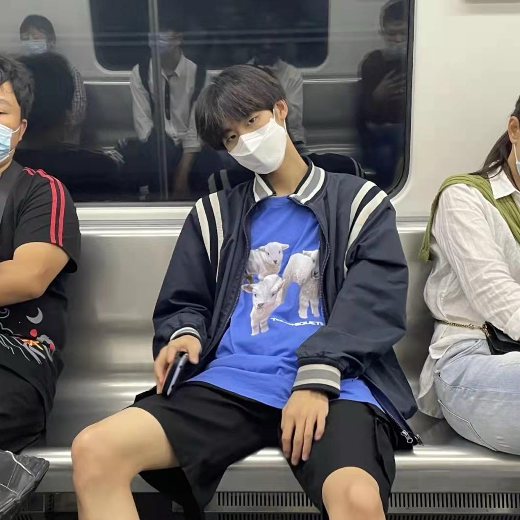 小宇睡不醒.