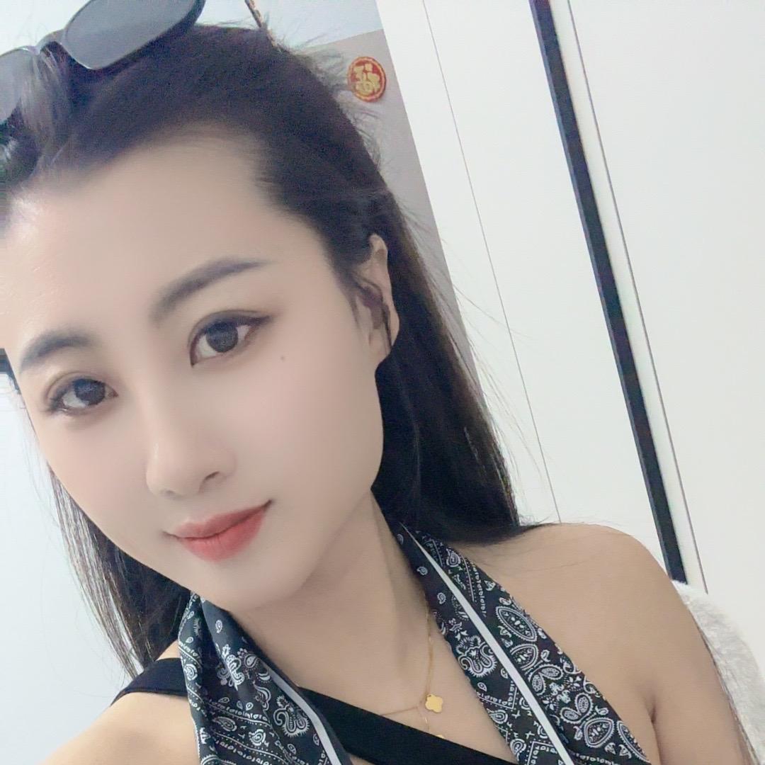 大美妞一个人💋