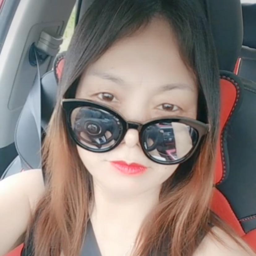喜欢香水口红丝袜（临时单身狗）