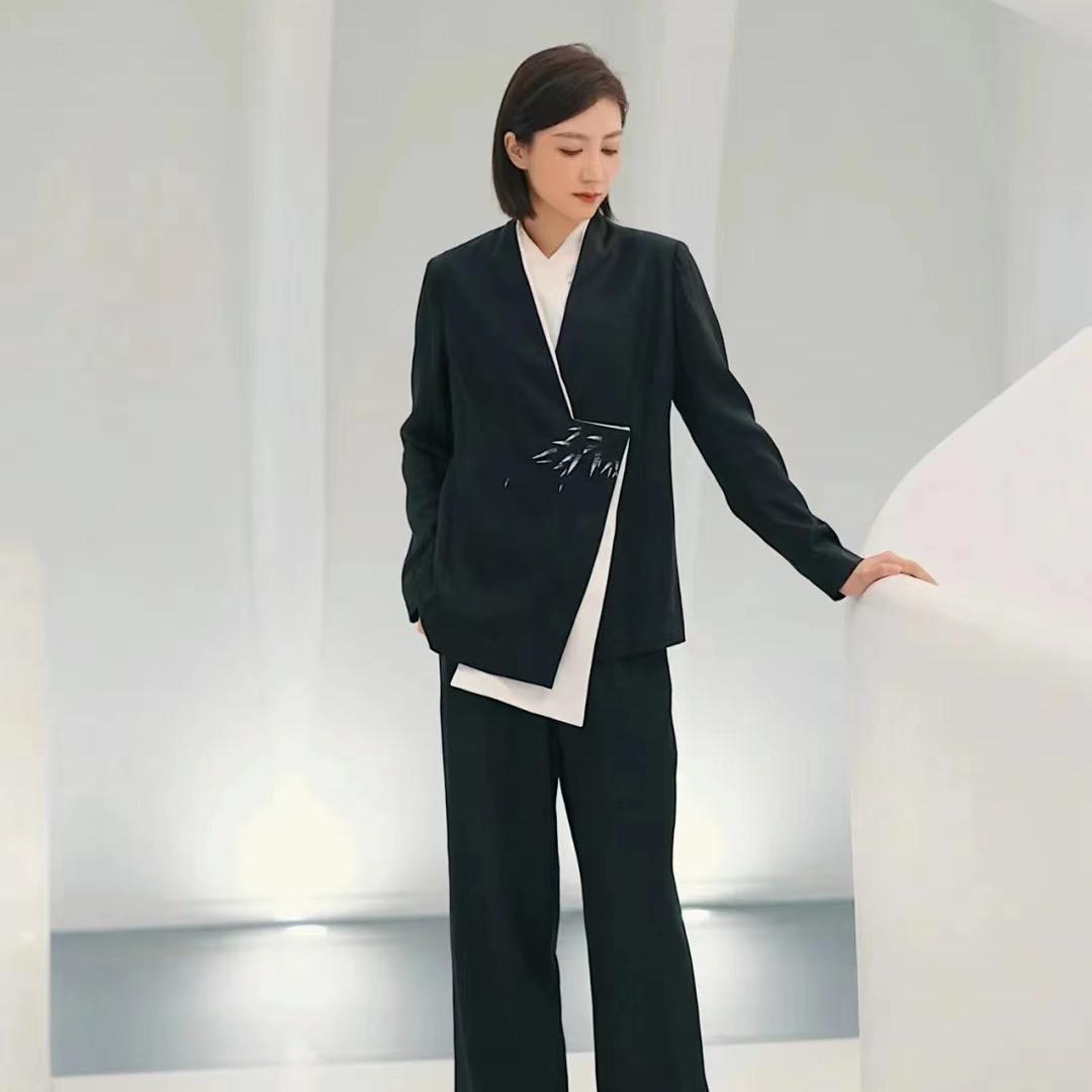 墨拾壹轻奢服饰