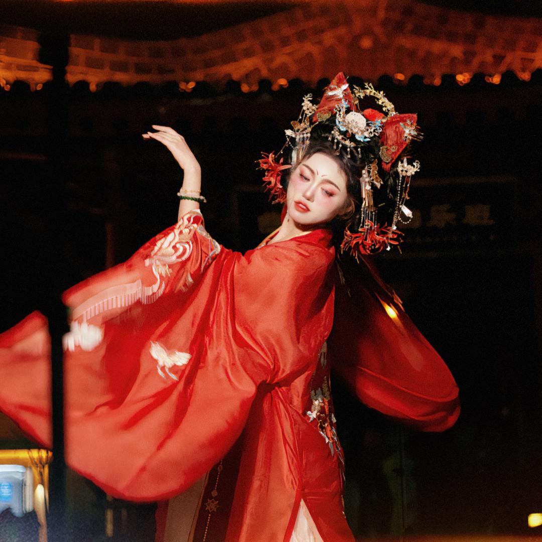 李知浅.