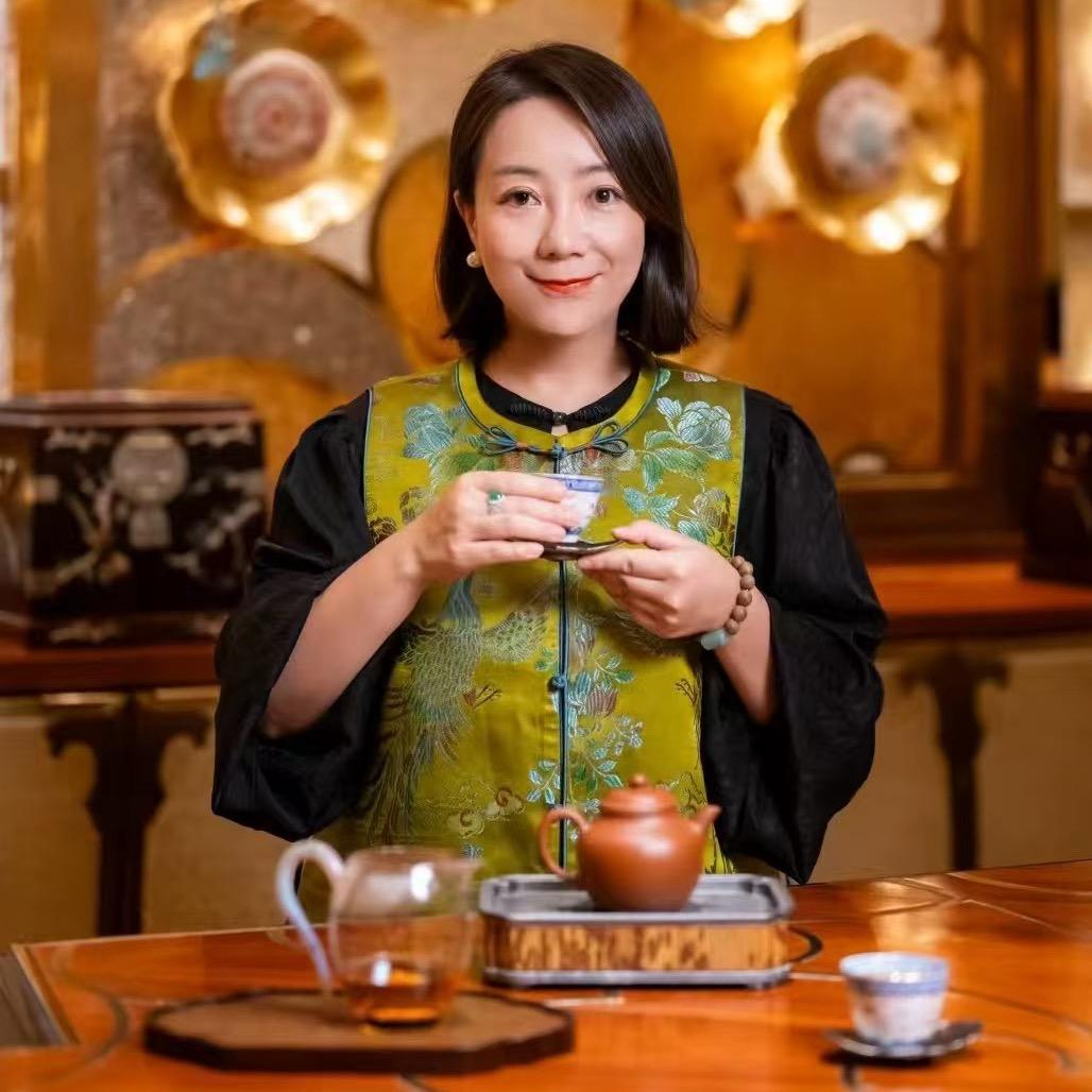 曾莉品茶