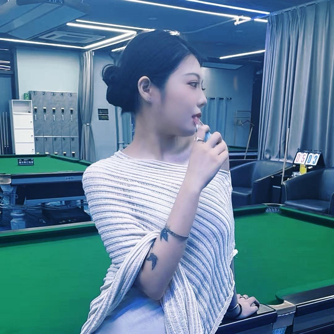 抢瘸子拐杖踹瘸子好腿