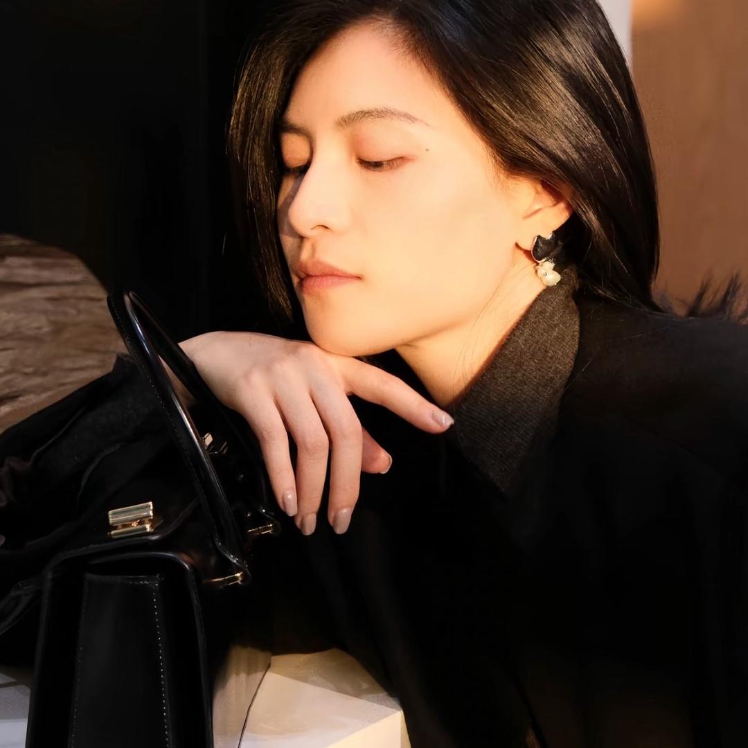 阿董小姐穿搭图鉴.淘鱼