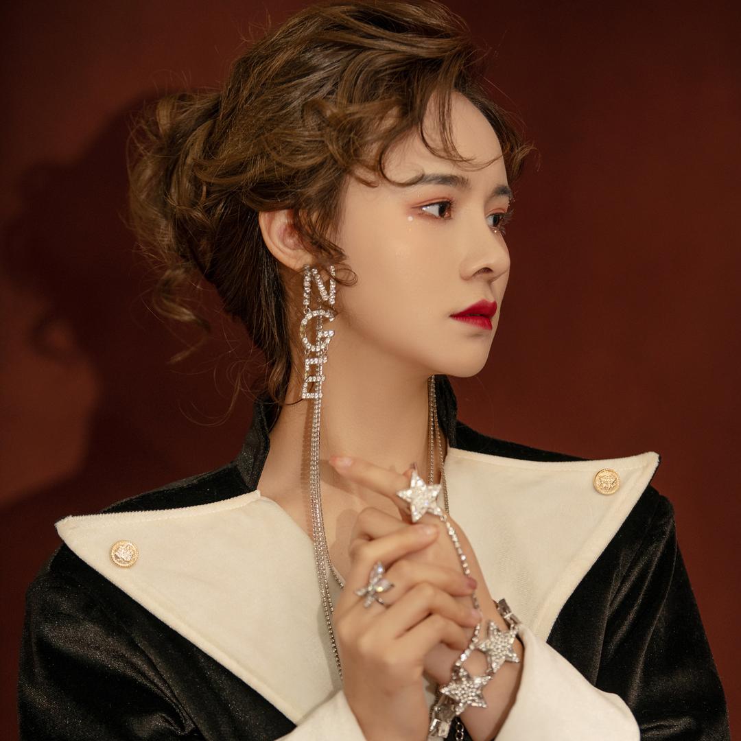 英子