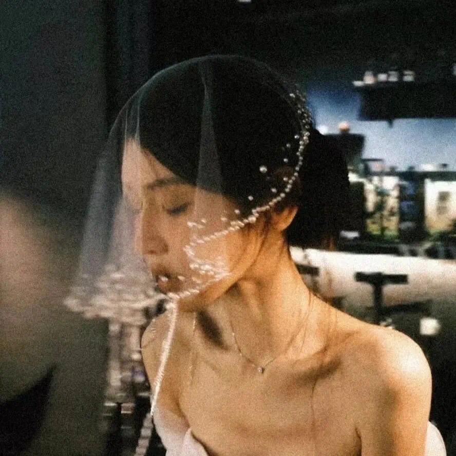 HH.